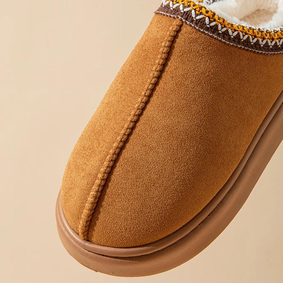 Warm slippers with sturdy sole